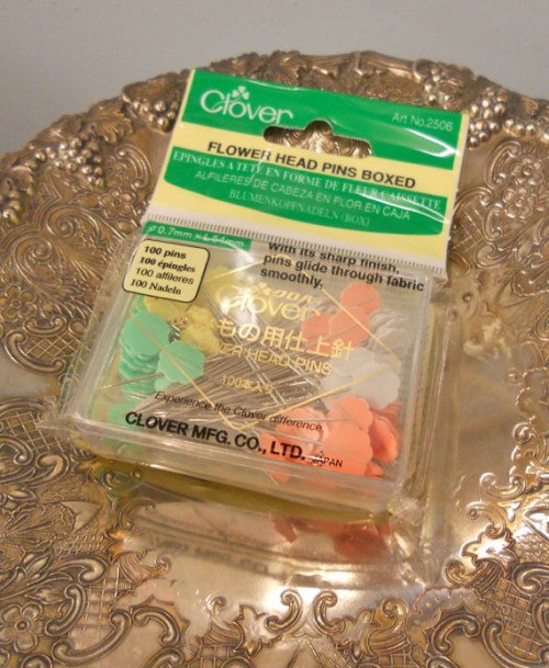 clover flower head pins 100 ct